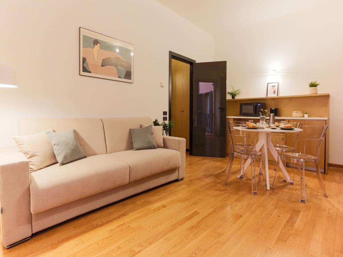 The Best Rent - Modern Apartment In The Center Мілан Екстер'єр фото